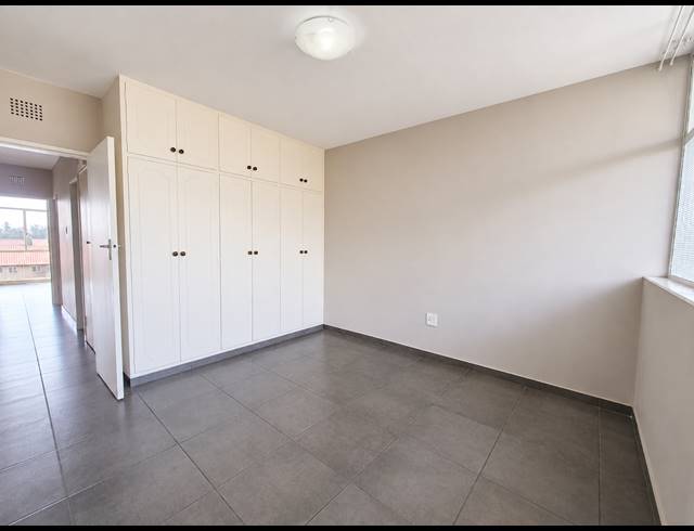 2 BEDROOM FLAT FOR SALE IN THREE RIVERS PROPER